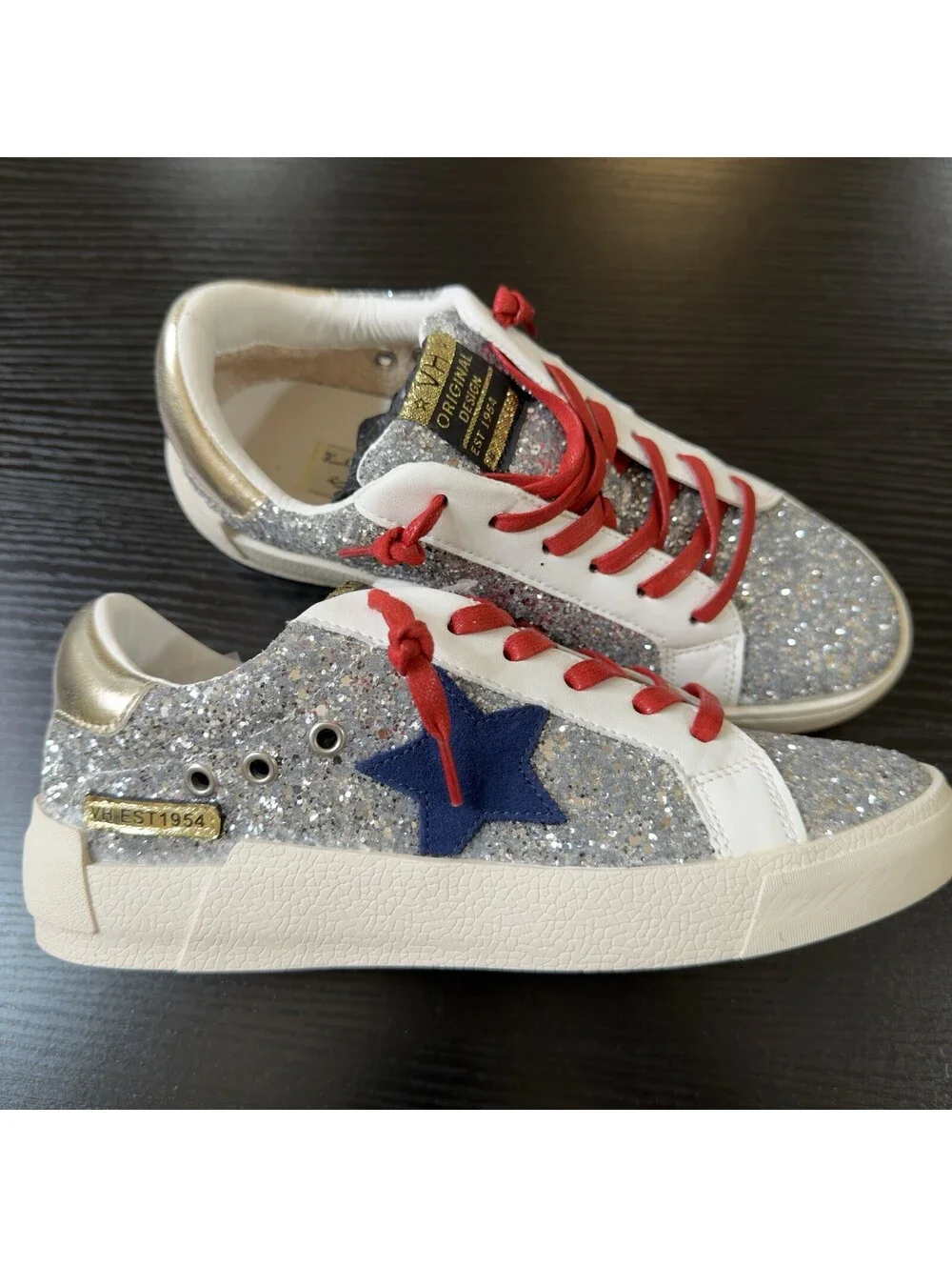 Size 6.5 Women’s Vintage Havana Silver Glitter Gray Star Red Laces Sneakers